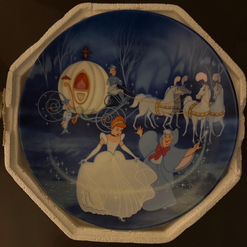 Cinderella Bibbidi-Bobbidi-Boo Collectibke Plate - 1988, with COA